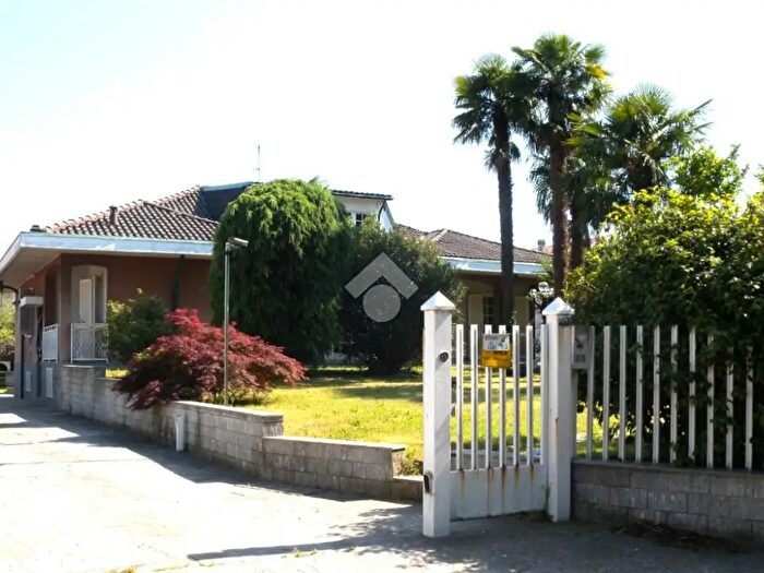 Casa con 5 locali in vendita in Via Giacomo Puccini, Uboldo