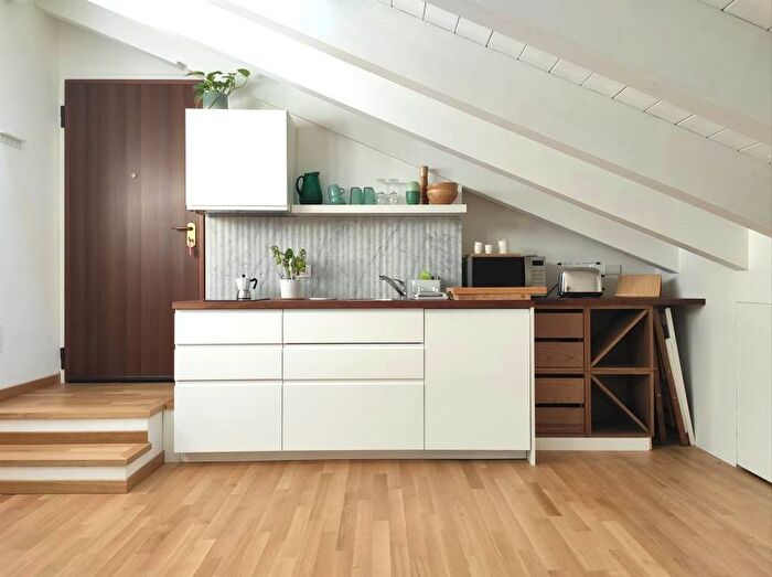 Appartamento monolocale in affitto in Via Andrea Solari, Solari, Milano