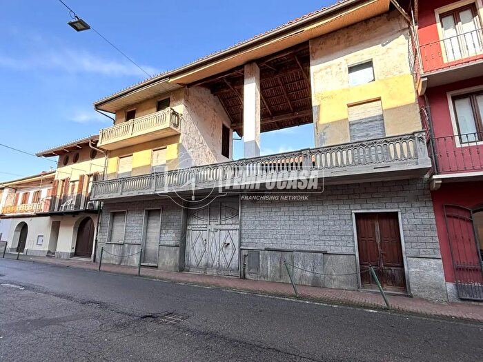 Casa con 8 locali in vendita in Via Javelli, San Giorgio Canavese