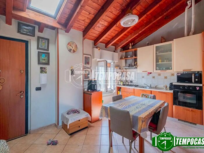 Appartamento bilocale in vendita in Via Santa Maria, Inveruno
