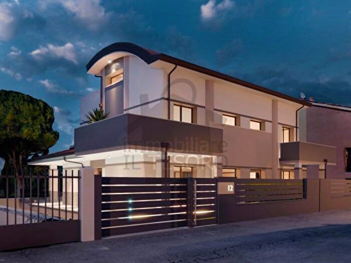 Casa con 6 locali in vendita in Via Primo Levi, Verucchio