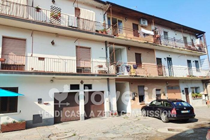 Appartamento bilocale in vendita in Via Ferrari, Gazzada Schianno