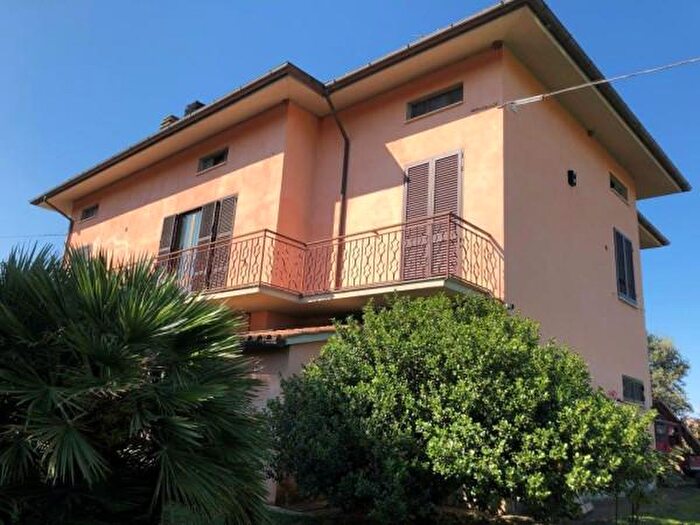 Casa con 6 locali in vendita in Panicale
