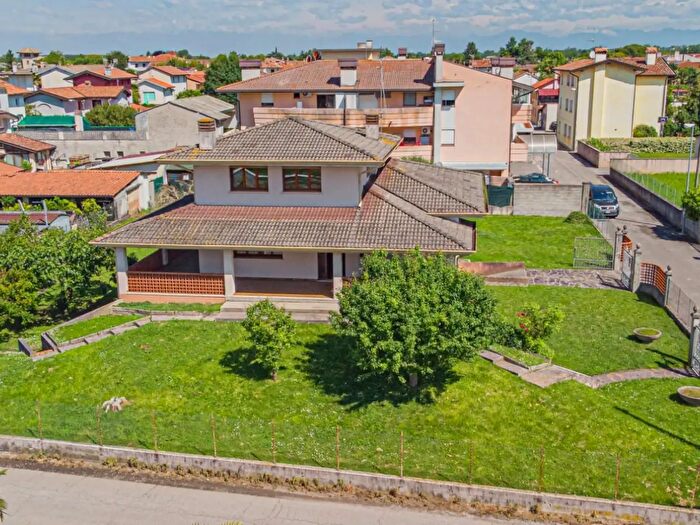 Casa con 5 locali in vendita in Via Armando Diaz, Rivignano Teor