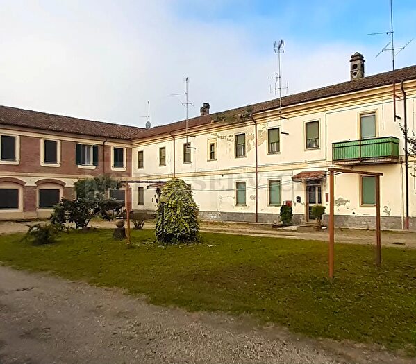 Appartamento trilocale in vendita in Via Roma N°, Sannazzaro De Burgondi