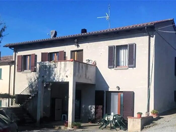 Casa con 7 locali in vendita in Castiglione Del Lago