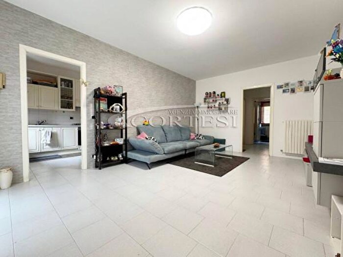 Appartamento con 6 locali in vendita in Via Aldo Moro, Mondolfo