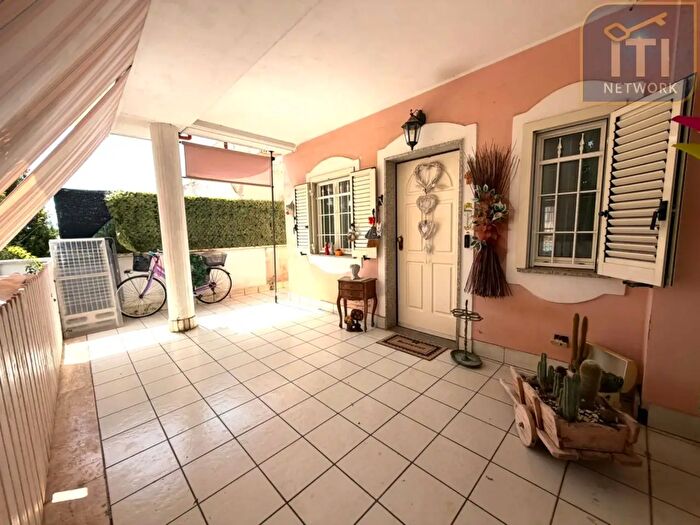 Casa con 6 locali in vendita in Via Adda, Ardea