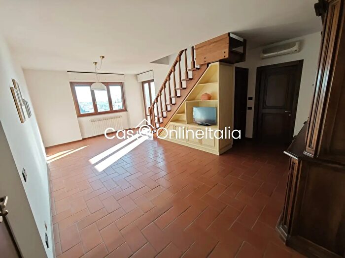 Appartamento con 5 locali in vendita in Via Giovanni Bertini Prato, Prato