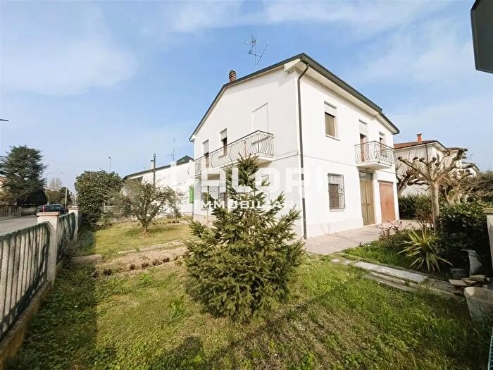 Casa con 6 locali in vendita in Via dei Carradori, Faenza