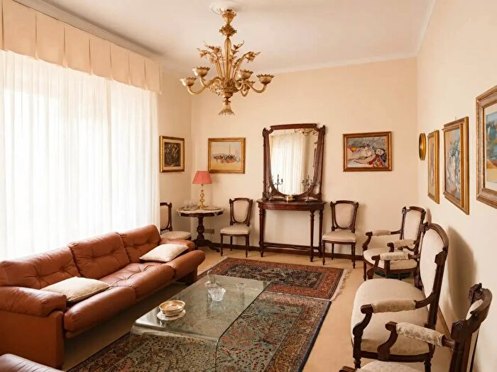 Appartamento con 7 locali in vendita in Firenze