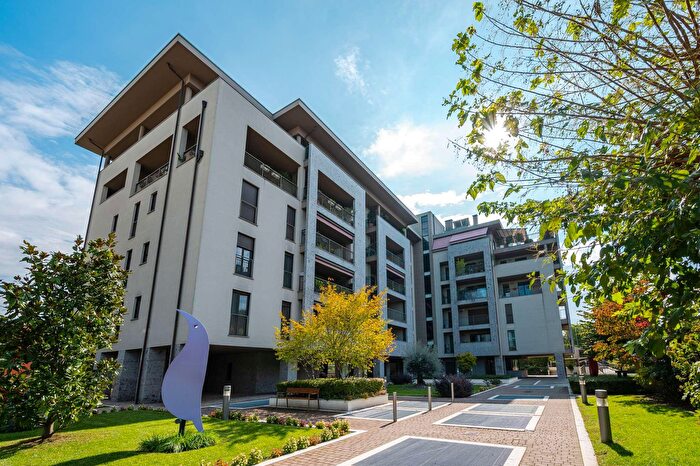 Appartamento trilocale in vendita in Via Zanetto Bugatto, Milano