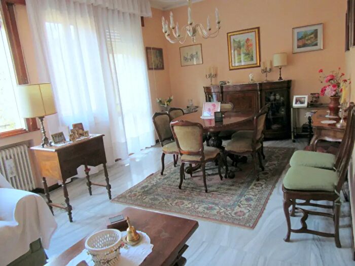Casa con 7 locali in vendita in Via Mentana, Padova