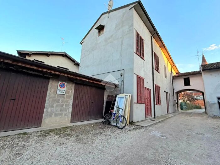 Casa trilocale in vendita in Via Roma, Casalbuttano Ed Uniti