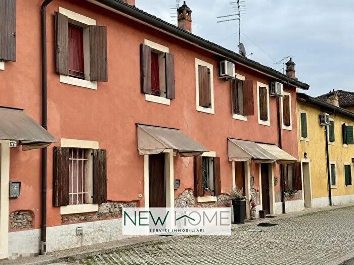 Casa quadrilocale in affitto in Via Contarina, Verona
