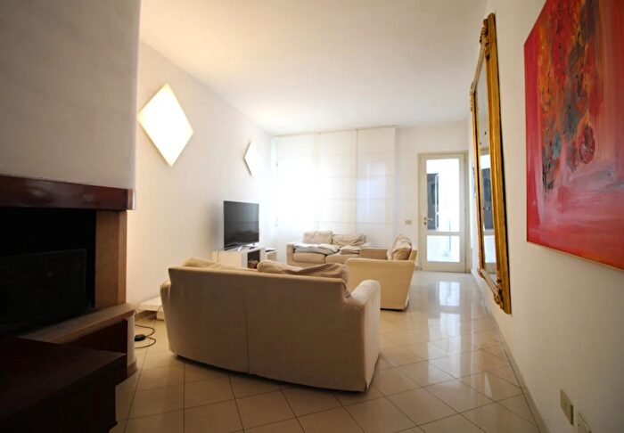 Casa con 7 locali in vendita in Viale Mazzoni, Cesena