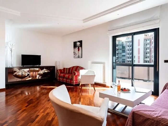 Appartamento con 7 locali in vendita in Via Salvatore Matarrese, Bari