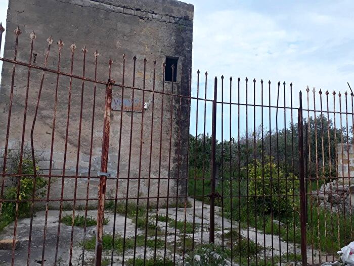 Casa in vendita in Via Predicatore Carini, Carini