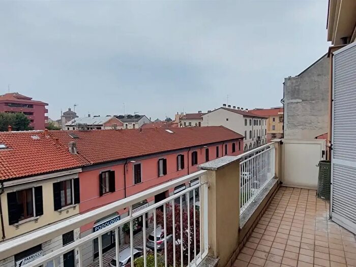 Appartamento bilocale in affitto in Via Fratelli Cairoli, Monza