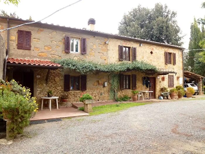 Casa con 17 locali in vendita in Strada Provinciale dei Tre Comuni, Montescudaio