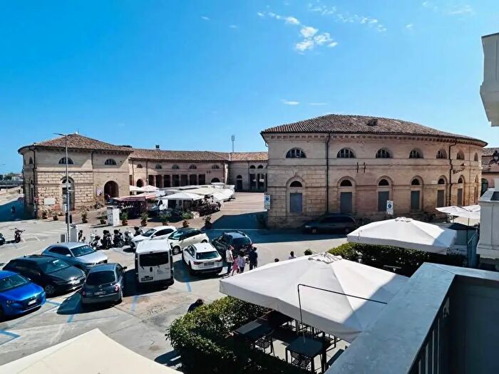 Appartamento con 7 locali in vendita in Via Ottorino Manni, Senigallia