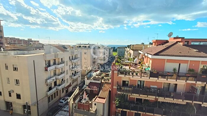 Appartamento con 6 locali in vendita in Via Palazzi, Gela