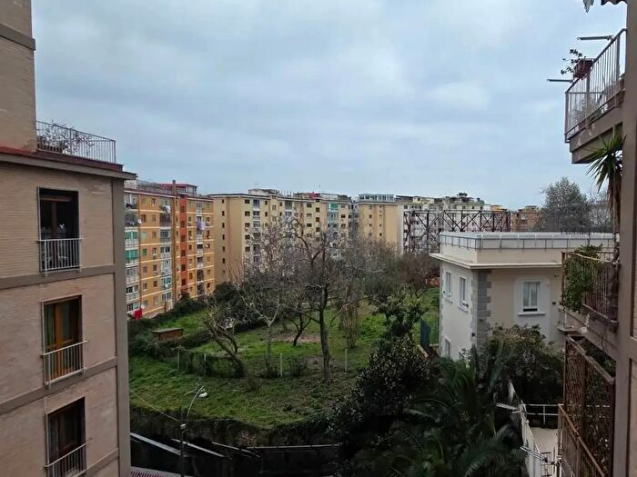 Appartamento trilocale in vendita in Napoli