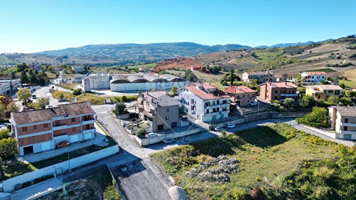 Appartamento con 5 locali in vendita in Via Panoramica a, Staffolo