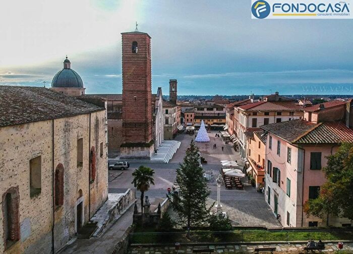 Casa con 7 locali in vendita in Moncenisio, Pietrasanta