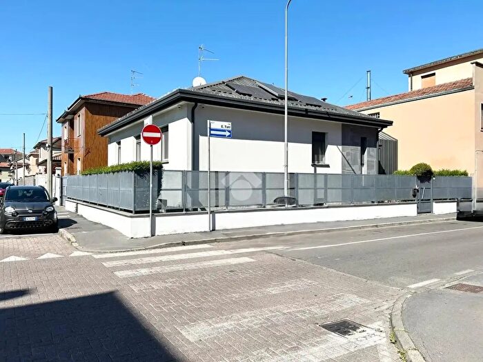 Casa con 5 locali in vendita in Via Enrico Toti, Settimo Milanese