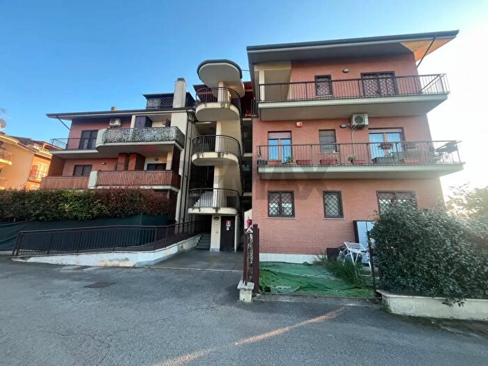 Appartamento trilocale in affitto in Via Montegrappa, Monterotondo