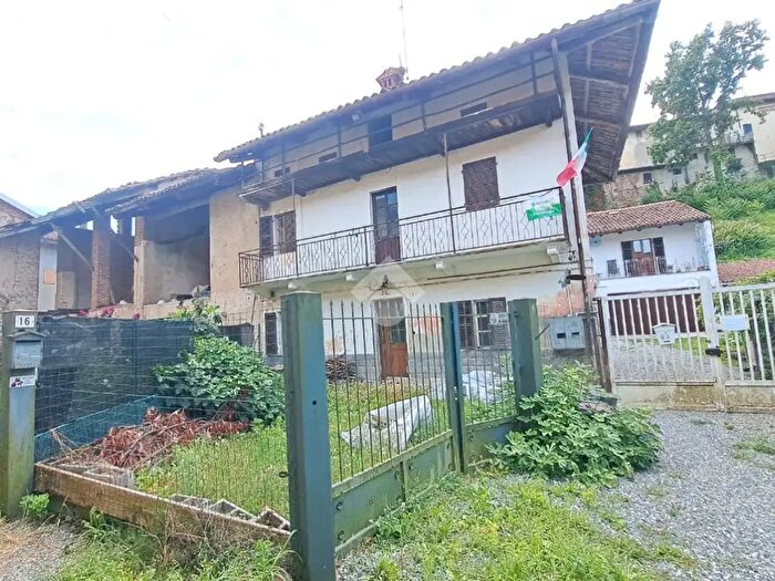 Casa quadrilocale in vendita in Via Roma, Cerrione