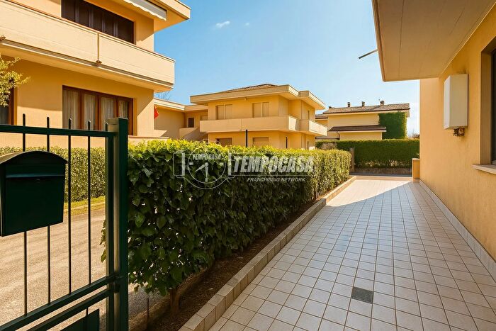 Appartamento quadrilocale in vendita in Via Stradella, Massa