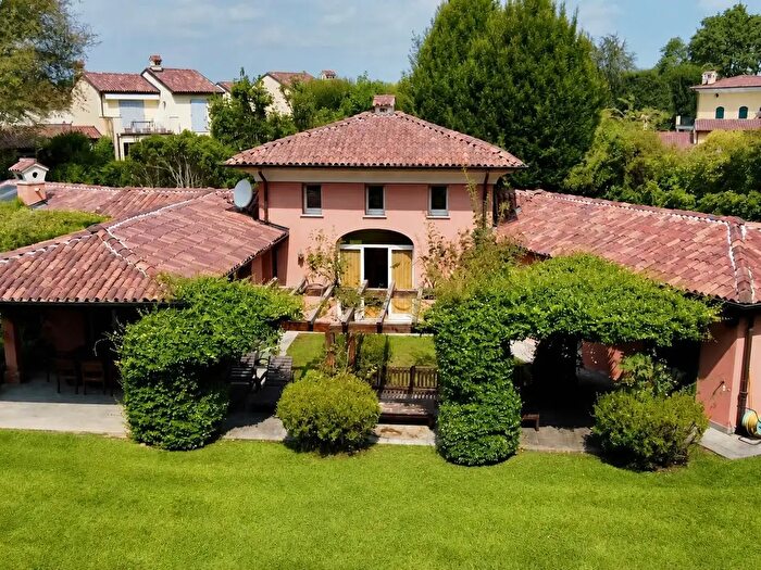 Casa con 5 locali in vendita in Via Sant'Isidoro, Bogogno