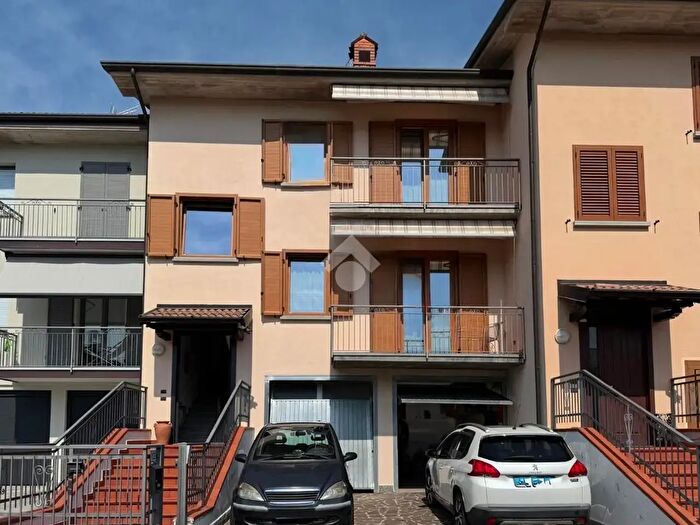 Casa quadrilocale in vendita in Via Aldo Moro, Pianico