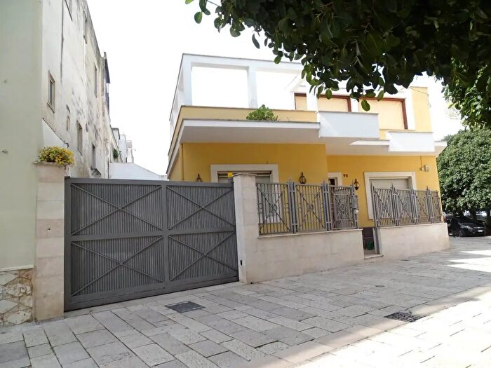 Casa quadrilocale in affitto in Via Regina Bona Sforza, Capurso