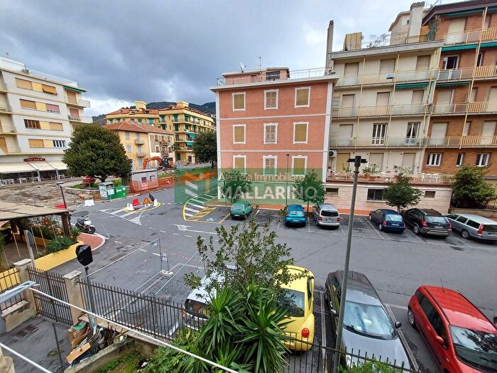 Appartamento quadrilocale in affitto in Corso Europa, Centro, Finale Ligure