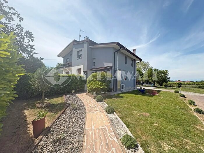 Casa con 7 locali in vendita in Annone Veneto