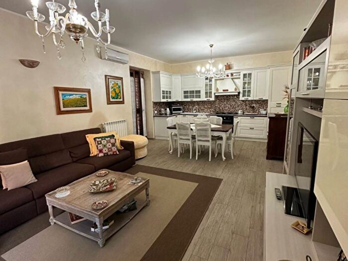 Appartamento trilocale in affitto in Via Casalattico, Grottarossa Saxa Rubra, Roma