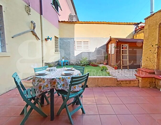 Casa con 5 locali in vendita in Carrara