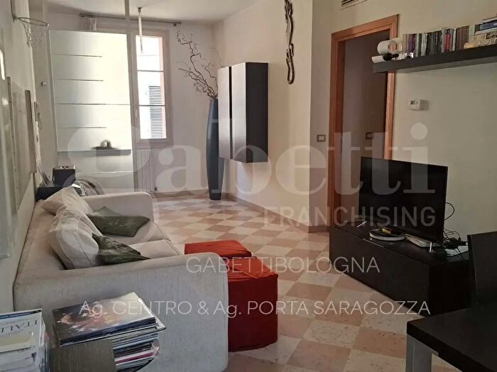 Appartamento quadrilocale in affitto in Via Vinazzetti, Bologna