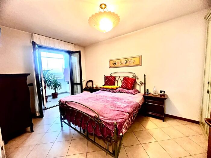 Appartamento con 6 locali in vendita in Signa