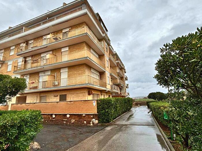 Appartamento trilocale in affitto in Via Rumenia, Torvaianica Celori Mare, Pomezia