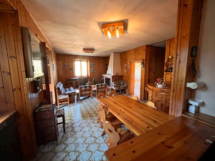 Appartamento con 5 locali in vendita in Località Mercato, Casteldelci
