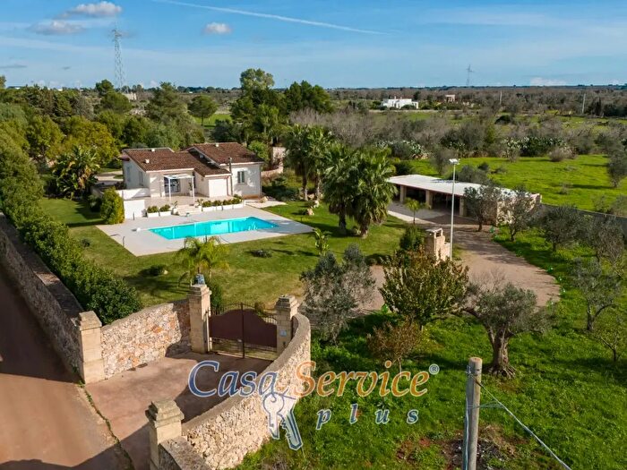 Casa con 10 locali in vendita in Via Ischera, Casarano