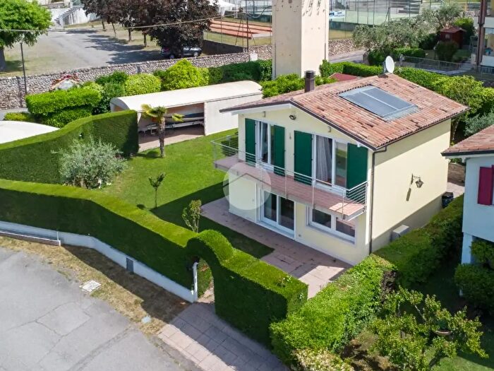 Casa quadrilocale in vendita in Via delle Fontane, Bardolino