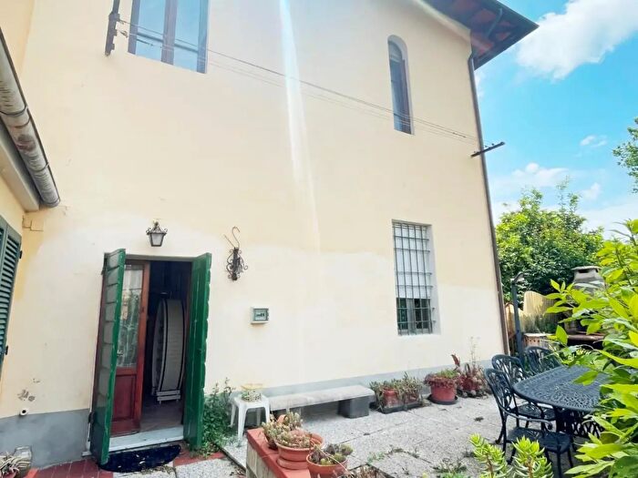 Casa con 10 locali in vendita in Vicopisano