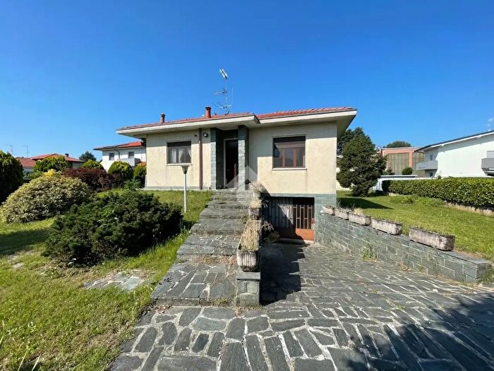 Casa bilocale in vendita in Via San Grato, Villa Cortese