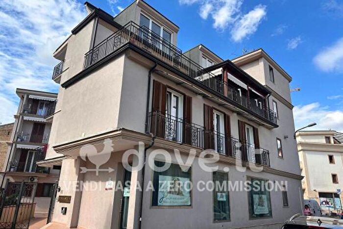 Appartamento con 5 locali in vendita in Via Francesco Gemma, Marcianise