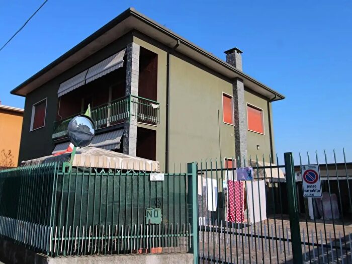 Appartamento trilocale in vendita in Via Siena, Canegrate